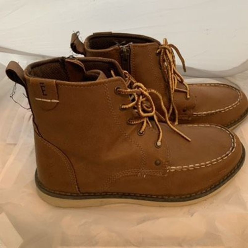 Crevo Buck Youth Size 5 Tan Ankle Boot